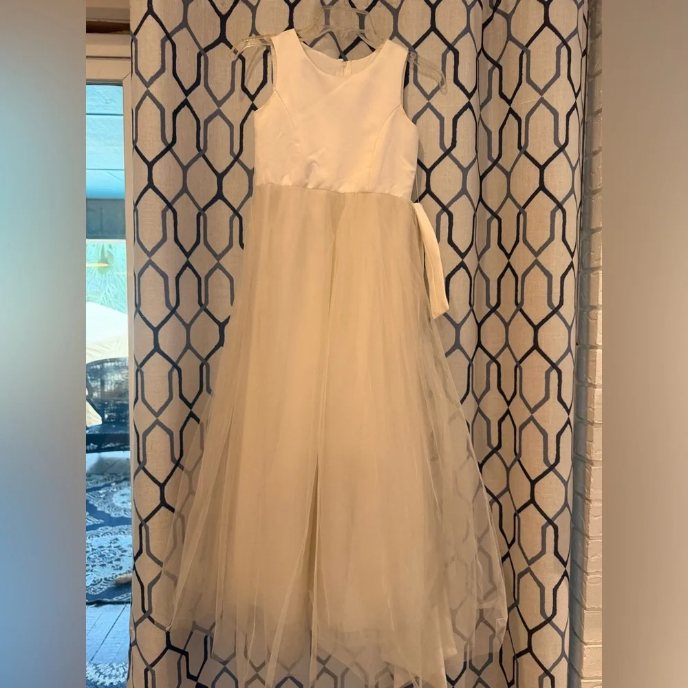 David's Bridal Ivory Bow Kids Dress - Picture 2 of 4